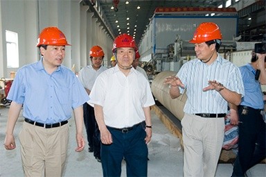 2007年5月25日，时任全国政协常委、经济委员会副主任、中国包装联合会会长石万鹏一行来公司视察