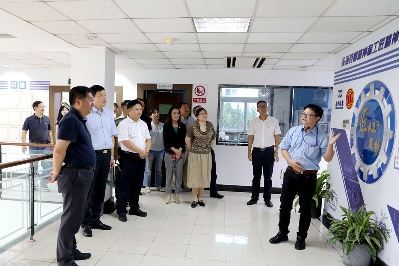2020年7月29日，时任浙江省政协常委、社法委副主任、省总工会副主席、一级巡视员董建伟莅临8868体育手机版登录入口调研新时代工匠培育工作